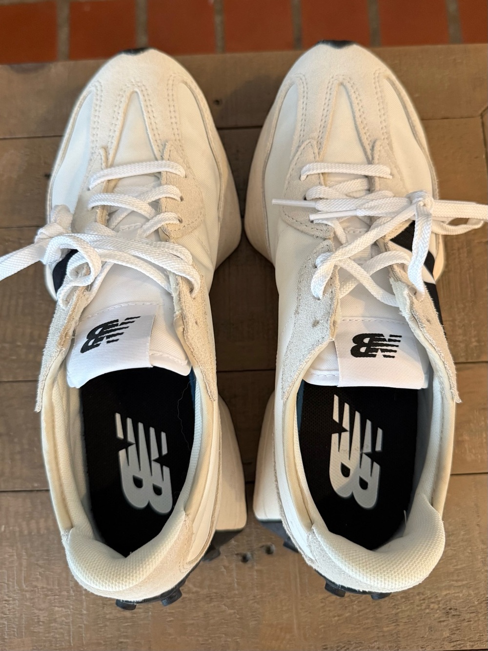 EUC New Balance Women’s 327 Sneakers in White/Black - Like New - Picture 8 of 11
